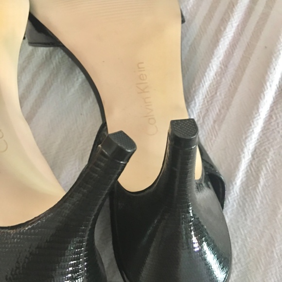 Calvin Klein Black Patent Leather Ankle Strap Sandals Medium Heel - Picture 8 of 12